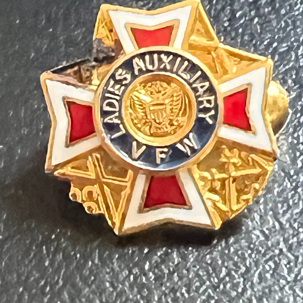 Vintage VFW Ladies Auxiliary Enamel Pin Gold Tone Patriotic